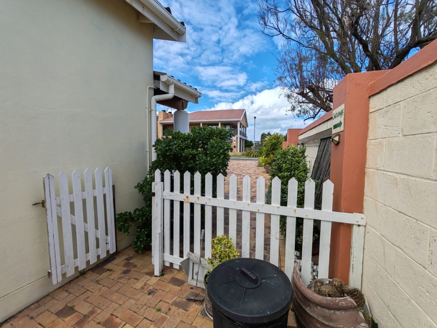 5 Bedroom Property for Sale in Perlemoenbaai Western Cape